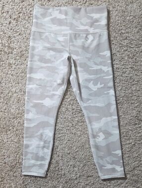 Athleta ELATION 7/8 Tight Camo High-Waist Leggings in Light Gray and Cream